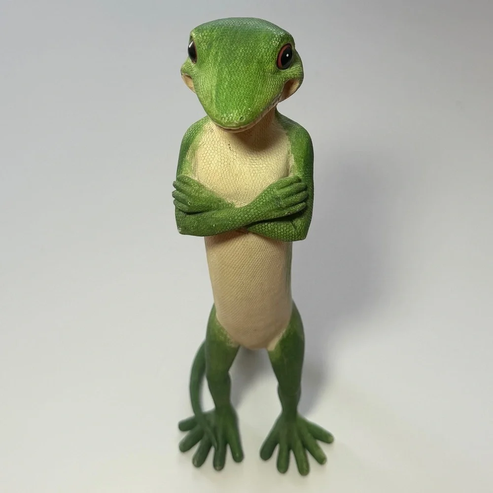 Green and Cream Gecko Figurine - Reptile Habitat Decor